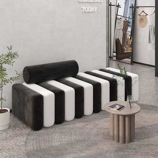 Creative Sofa Stool Light Luxury Shoe Stool Clothing Store Rest Long Bench Living Room Rectangular Sofa Stool Bed End Stool

Elegant rectangular sofa stool for living room, serving as a light luxury shoe bench, clothing store rest seat, or bed end stool