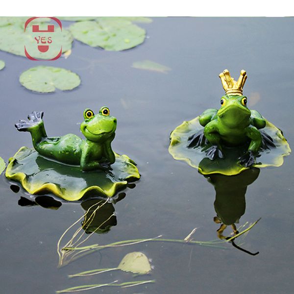 Resin Floating Frogs Statue - Artistic Frog Sculpture for Outdoor Ponds, Fish Tanks, or Garden and Desk Decor
